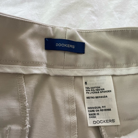 Womens Dockers Light Khaki Bermuda Shorts 6 - Picture 3 of 4